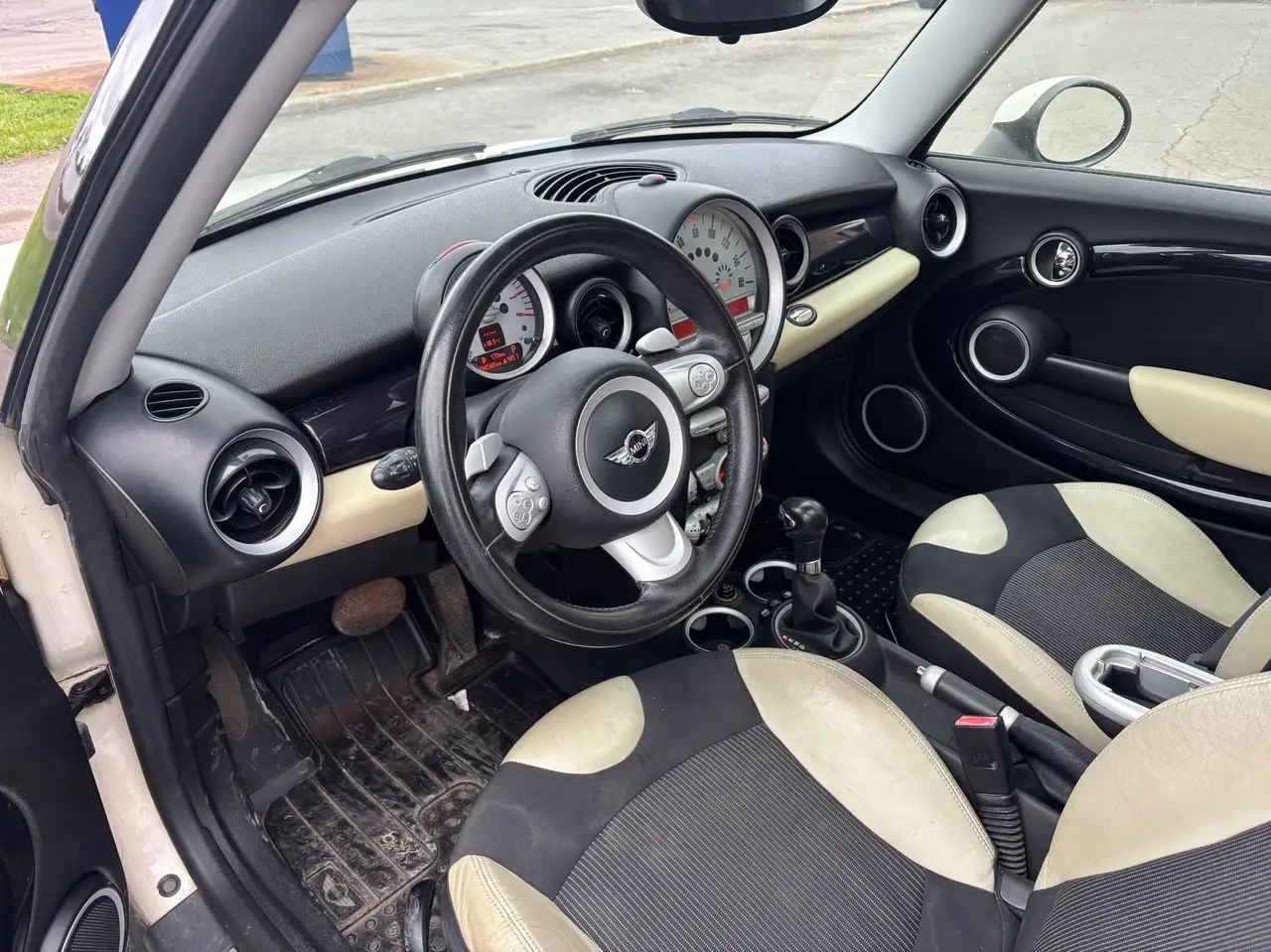 MINI Cooper Clubman снимка MINI Cooper Clubman