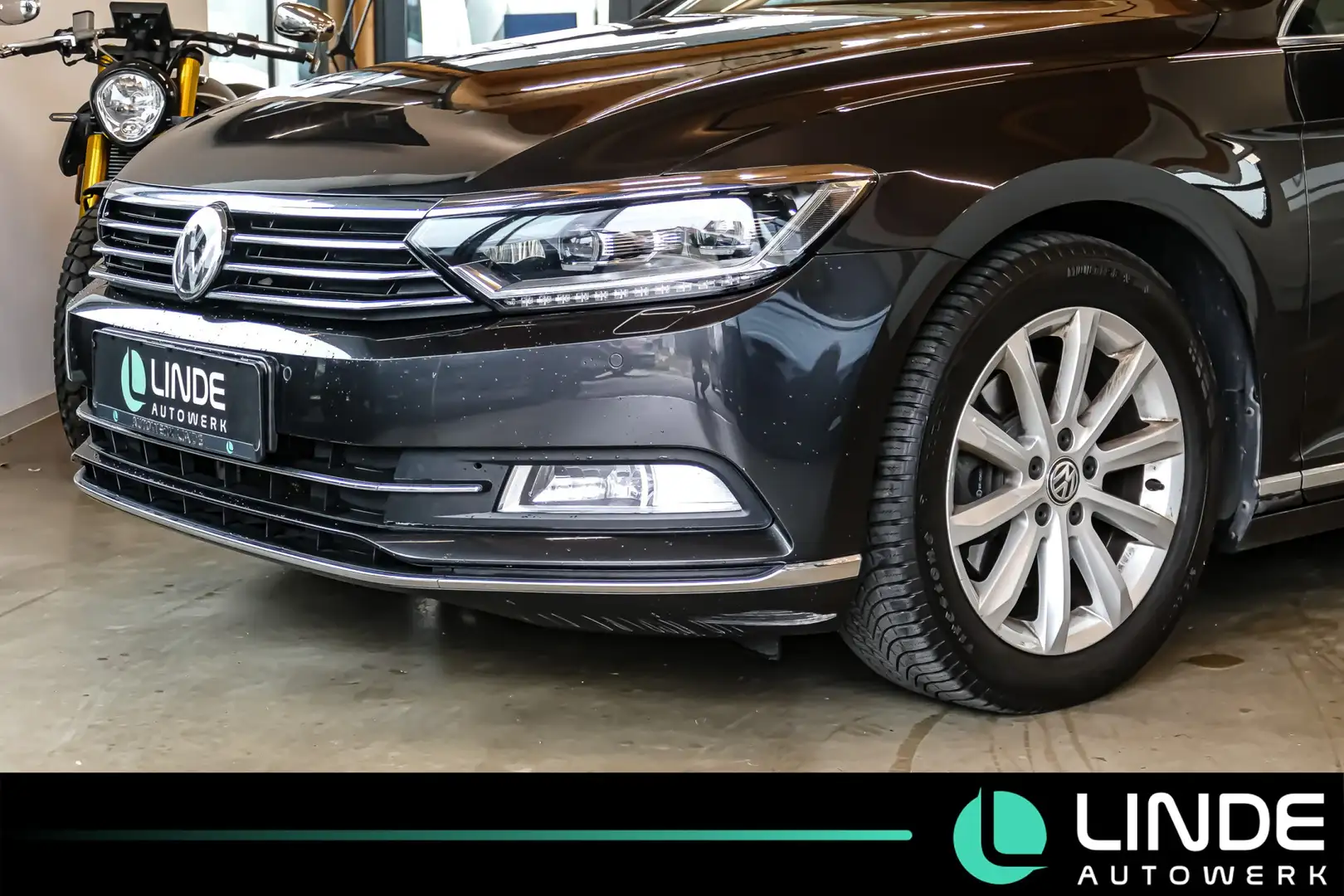 Volkswagen Passat Highline BMT |NAVI|ACC|SHZ|LED|PDC Grijs - 2
