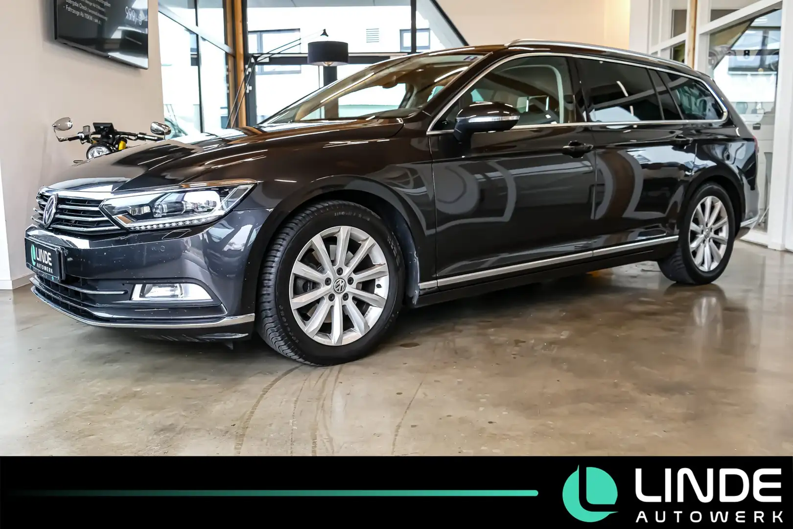 Volkswagen Passat Highline BMT |NAVI|ACC|SHZ|LED|PDC Grijs - 1