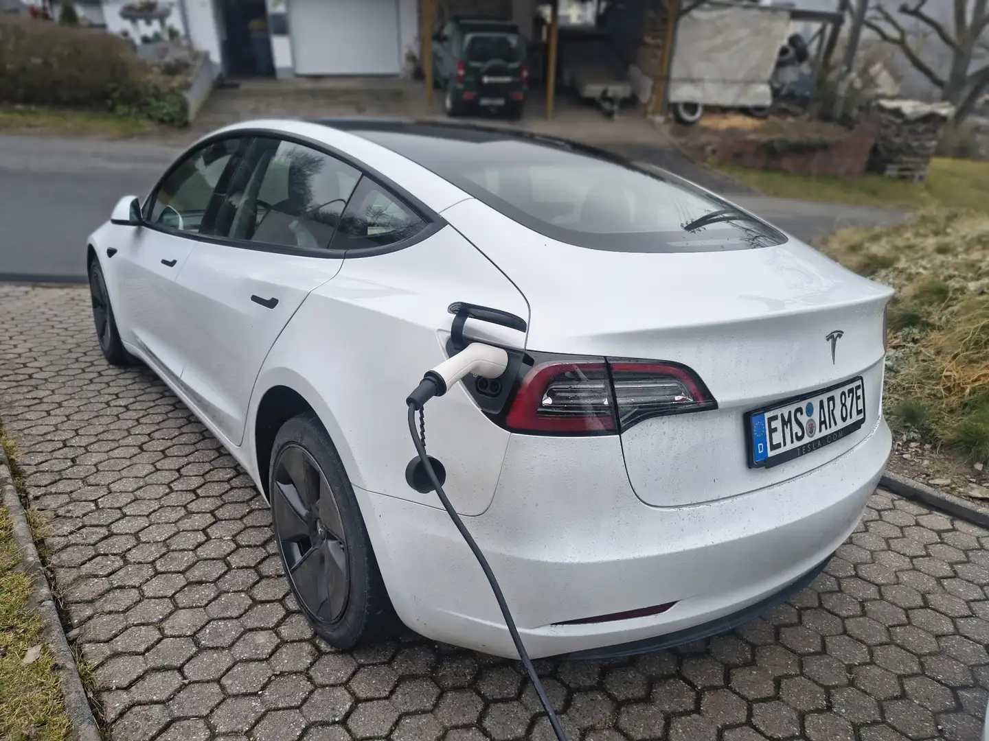 Tesla Model 3 RWD Hinterradantrieb mit AHK und Allwetterreifen - 2