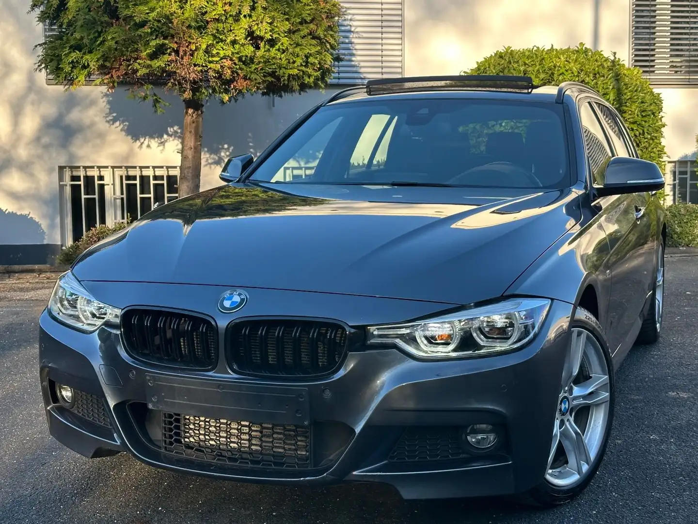 BMW 320 D Touring*M-SPORTPAKET*PANO*140-TKM* Gris - 2