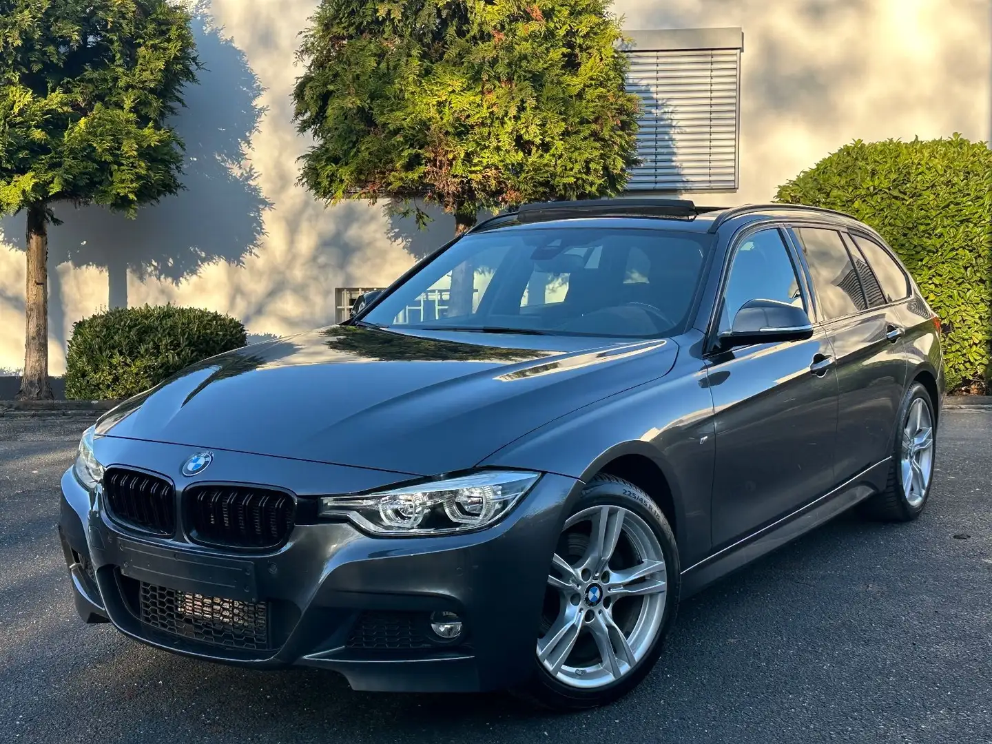 BMW 320 D Touring*M-SPORTPAKET*PANO*140-TKM* Gris - 1