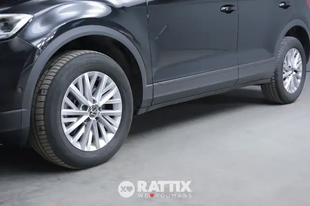 Volkswagen T-Roc view 4