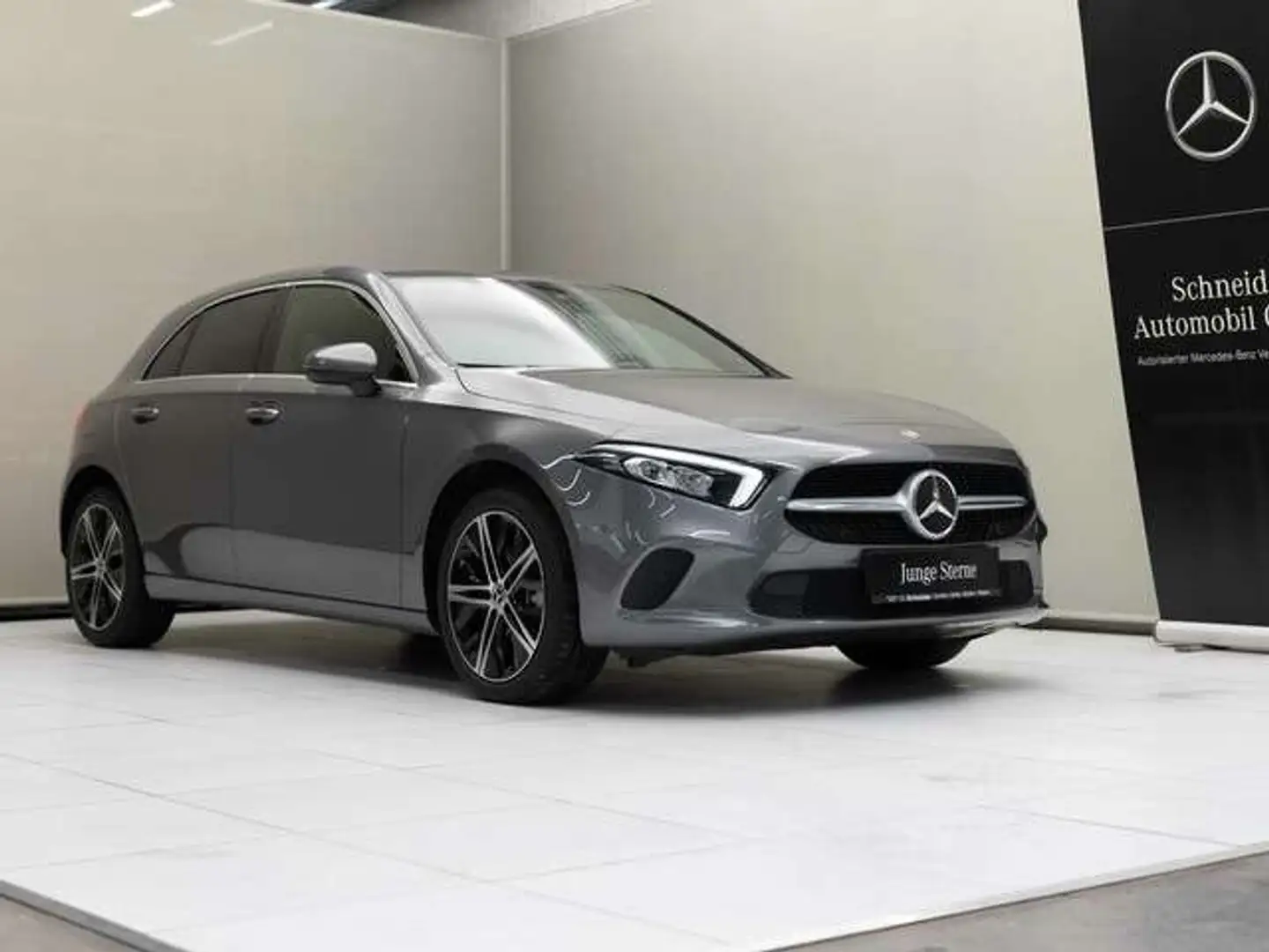 Mercedes-Benz A 250 e Kompaktlimousine KAM SpurH Navi KlimaA Grau - 2