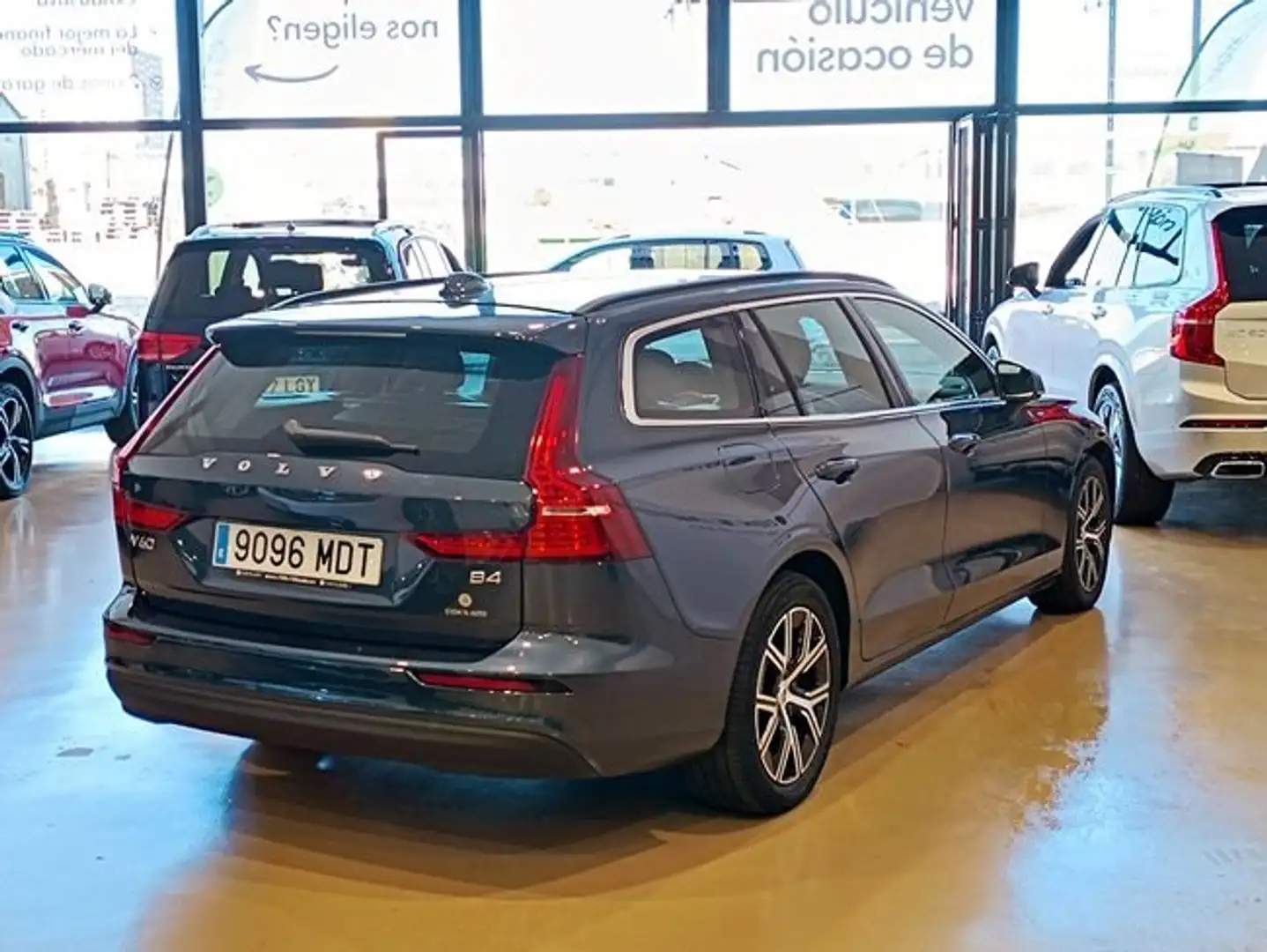 Volvo V60 2.0 B4 (D) Core Auto Bleu - 2