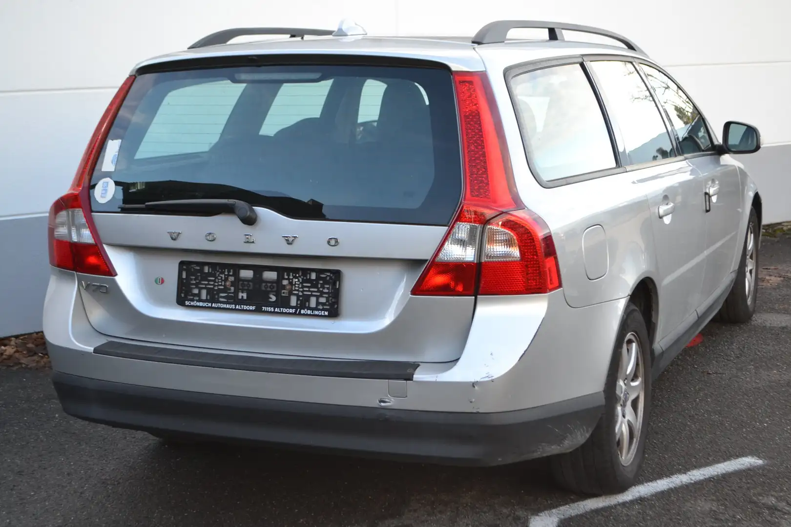 Volvo V70 V70 2.0D*Momentum*NAVI*T.Leder*XENON* Silber - 2