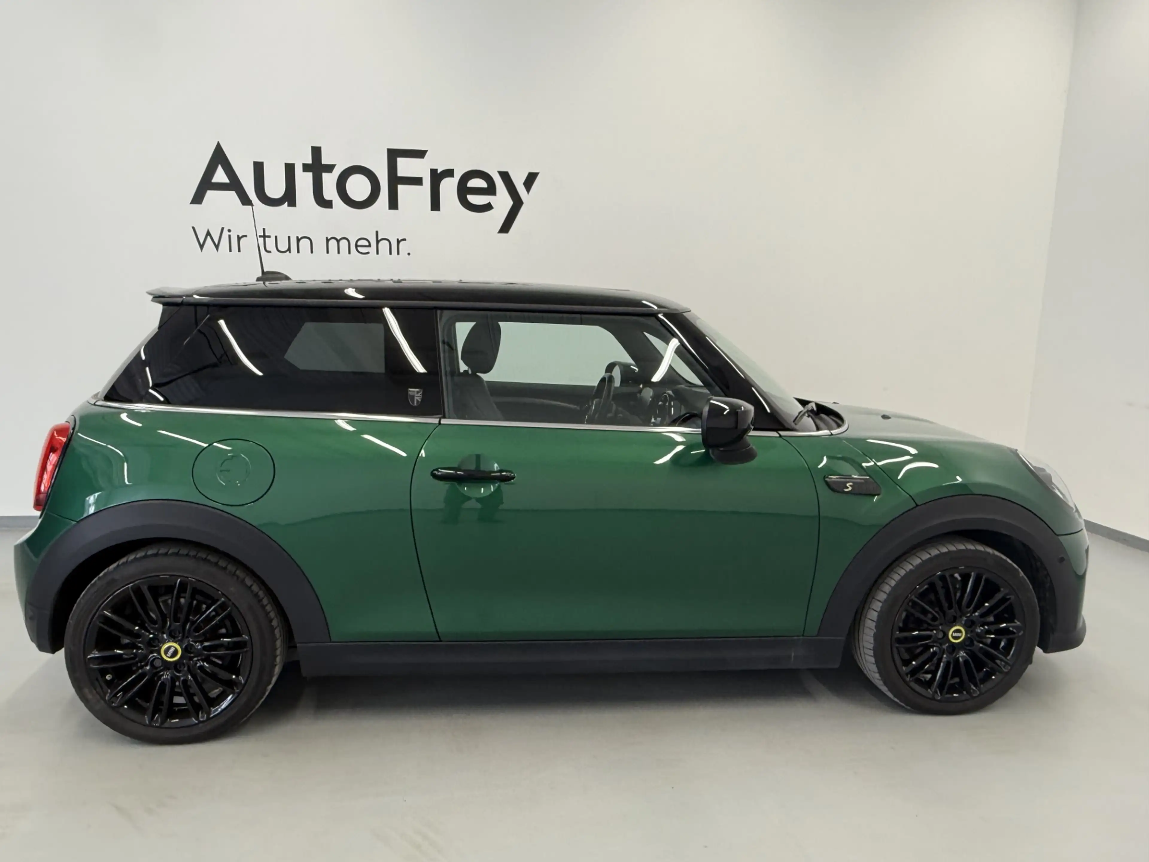 MINI Cooper SE — photo 3