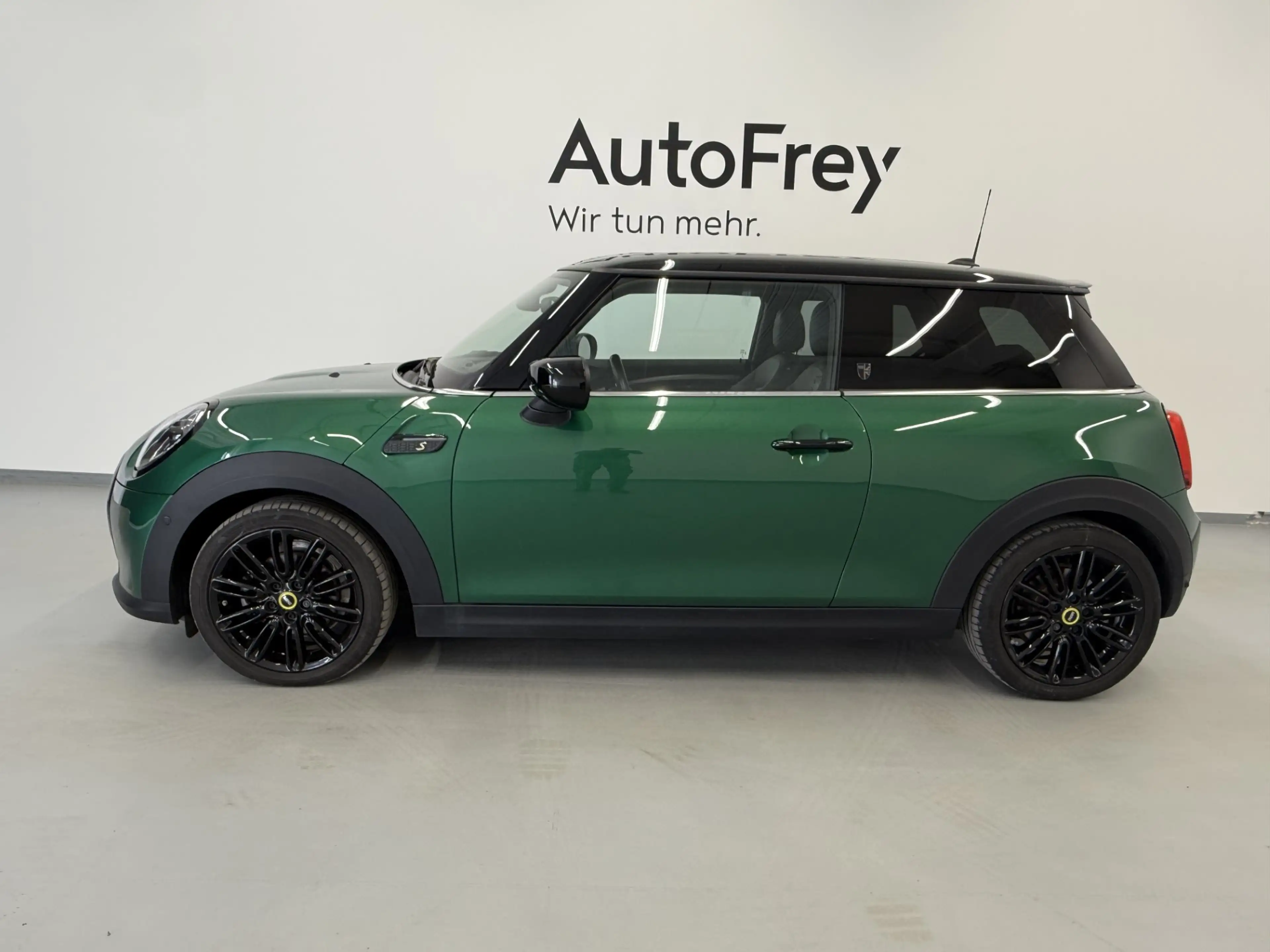 MINI Cooper SE — photo 4
