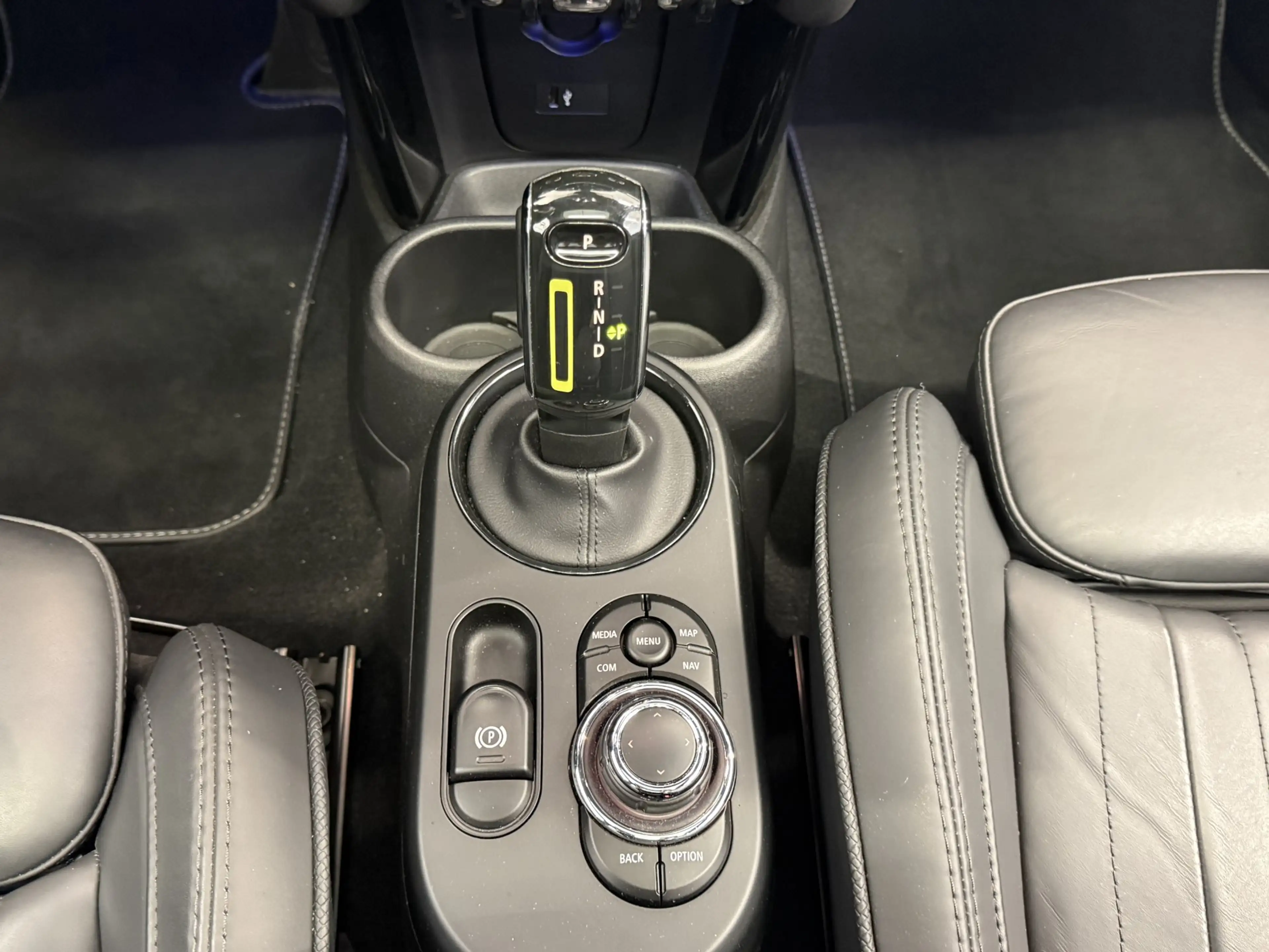 MINI Cooper SE — photo 11