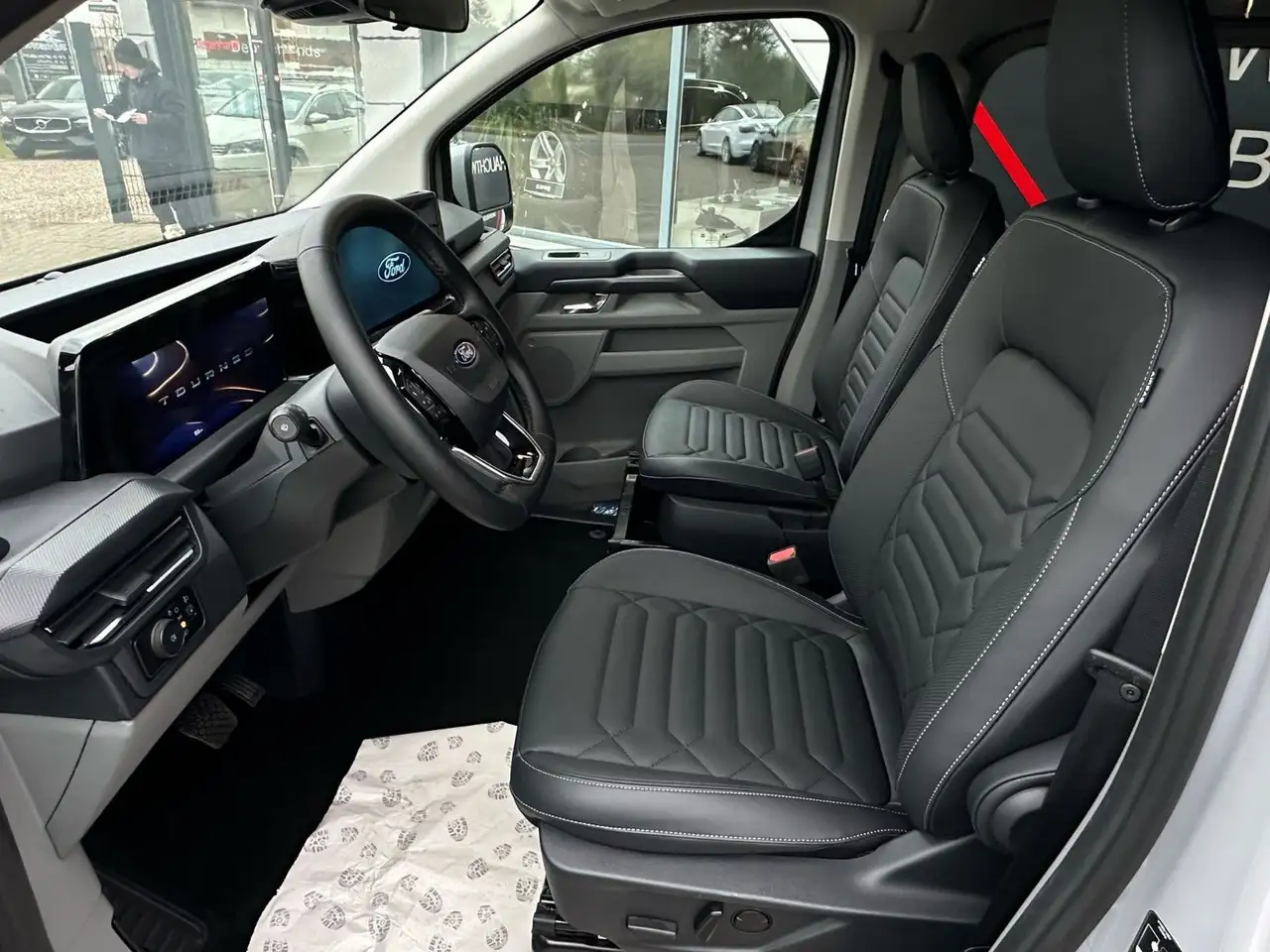 Ford Tourneo Custom 2026 — фото 8