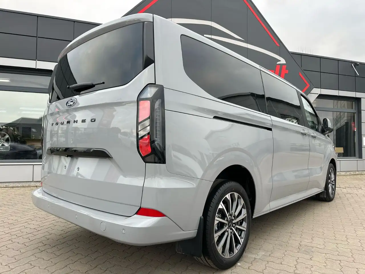Ford Tourneo Custom 2026 — фото 6