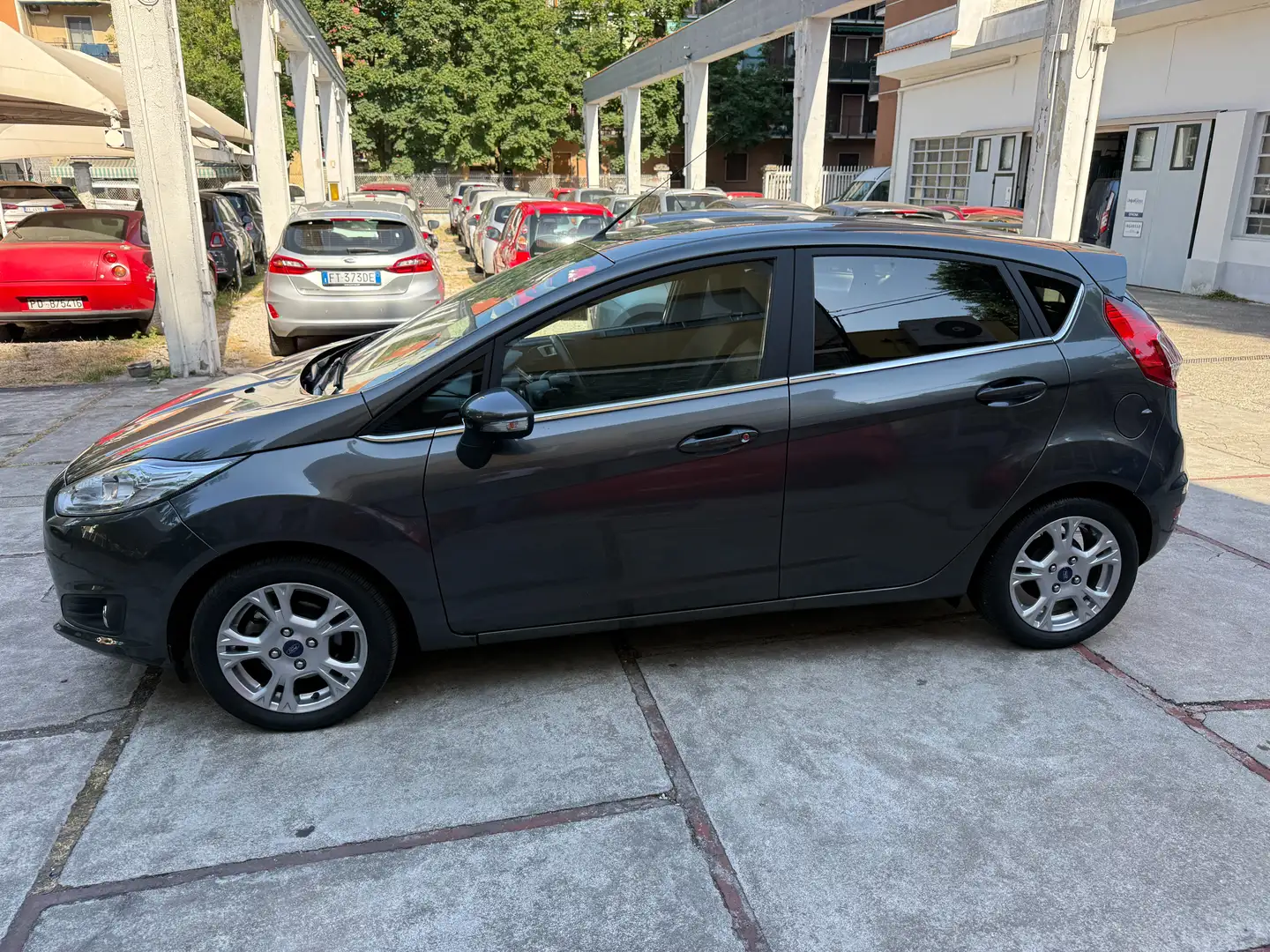 Ford Fiesta Fiesta VI 2013 5p 1.5 tdci Titanium 75cv E6 Grau - 2