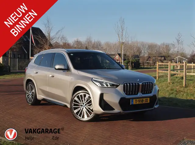 BMW iX1 xDrive30 Launch Edition 67 kWh | M-Pakket | Harman