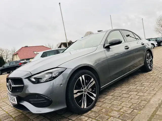 Mercedes-Benz 300 view 3