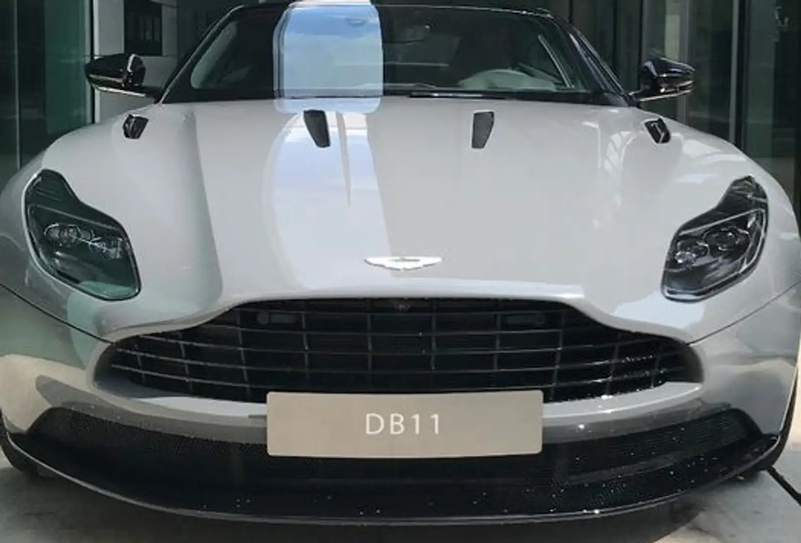 Aston Martin DB11 5.2 608 Gris - 1