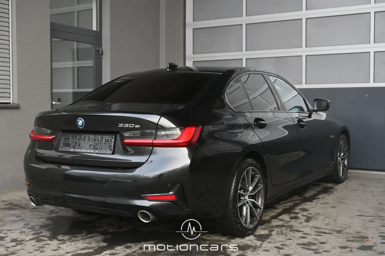 BMW 330 e 3er - Sport Line 2.0 Schwarz - 2