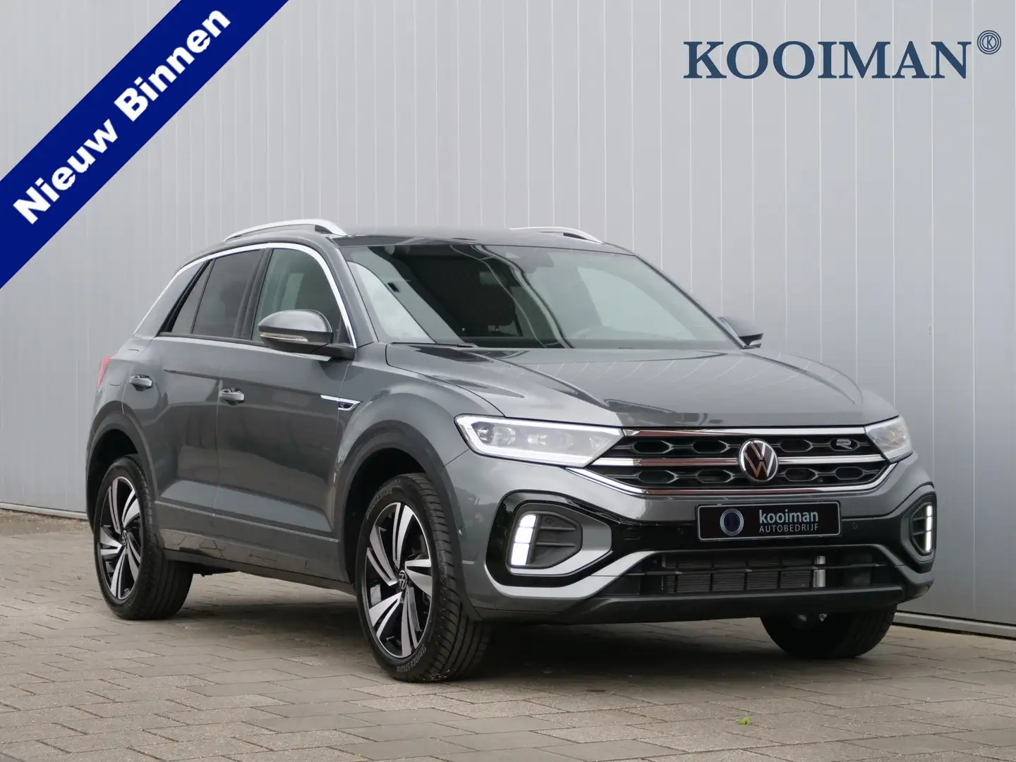 Volkswagen T-Roc 1.5 TSI 150pk R-Line Edition Automaat Apple Carpla Grijs - 1