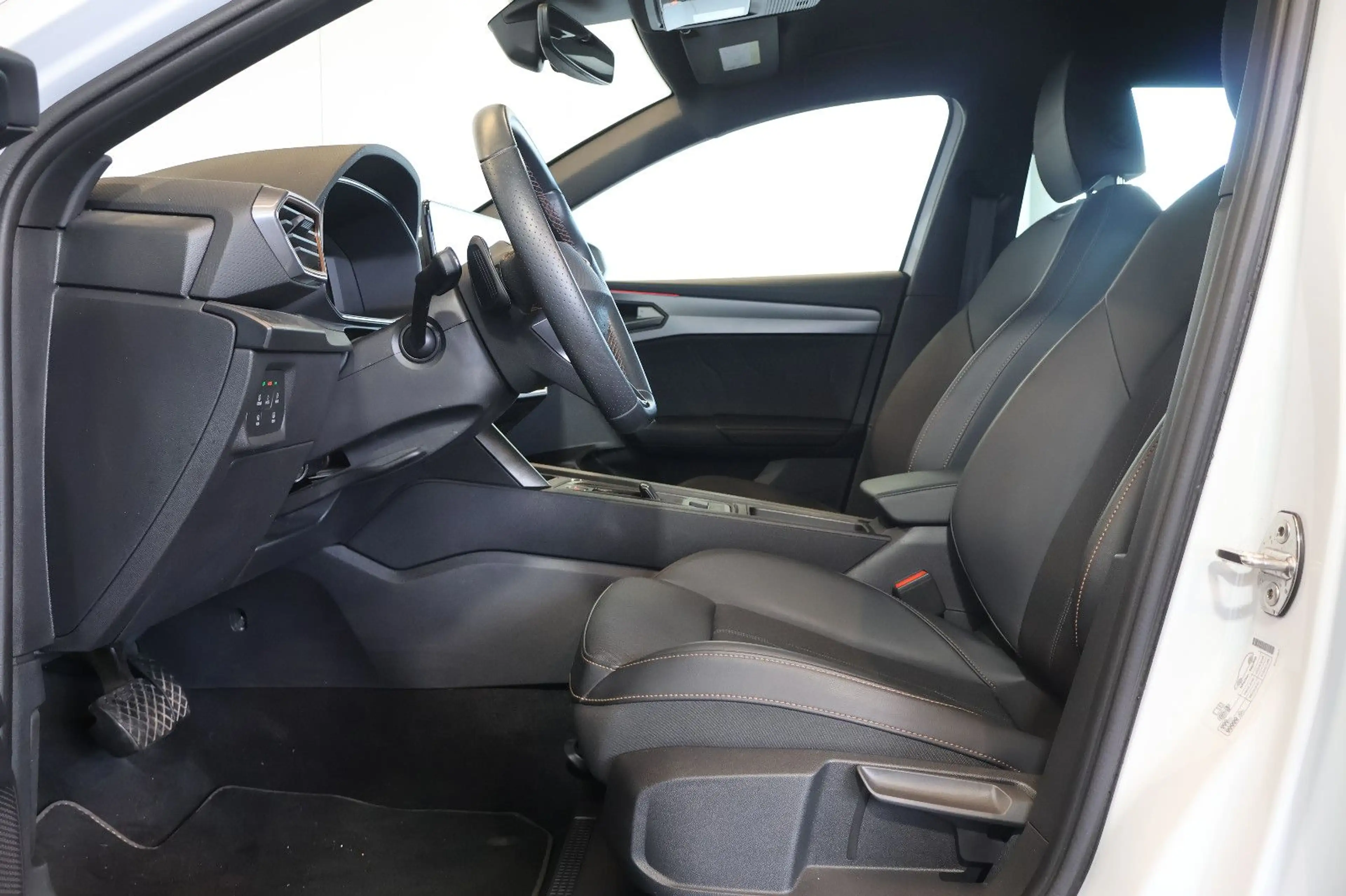 CUPRA Leon ST 1.5 eTSI AID+ACC+CARPLAY+KAM+LED+18" — photo 12