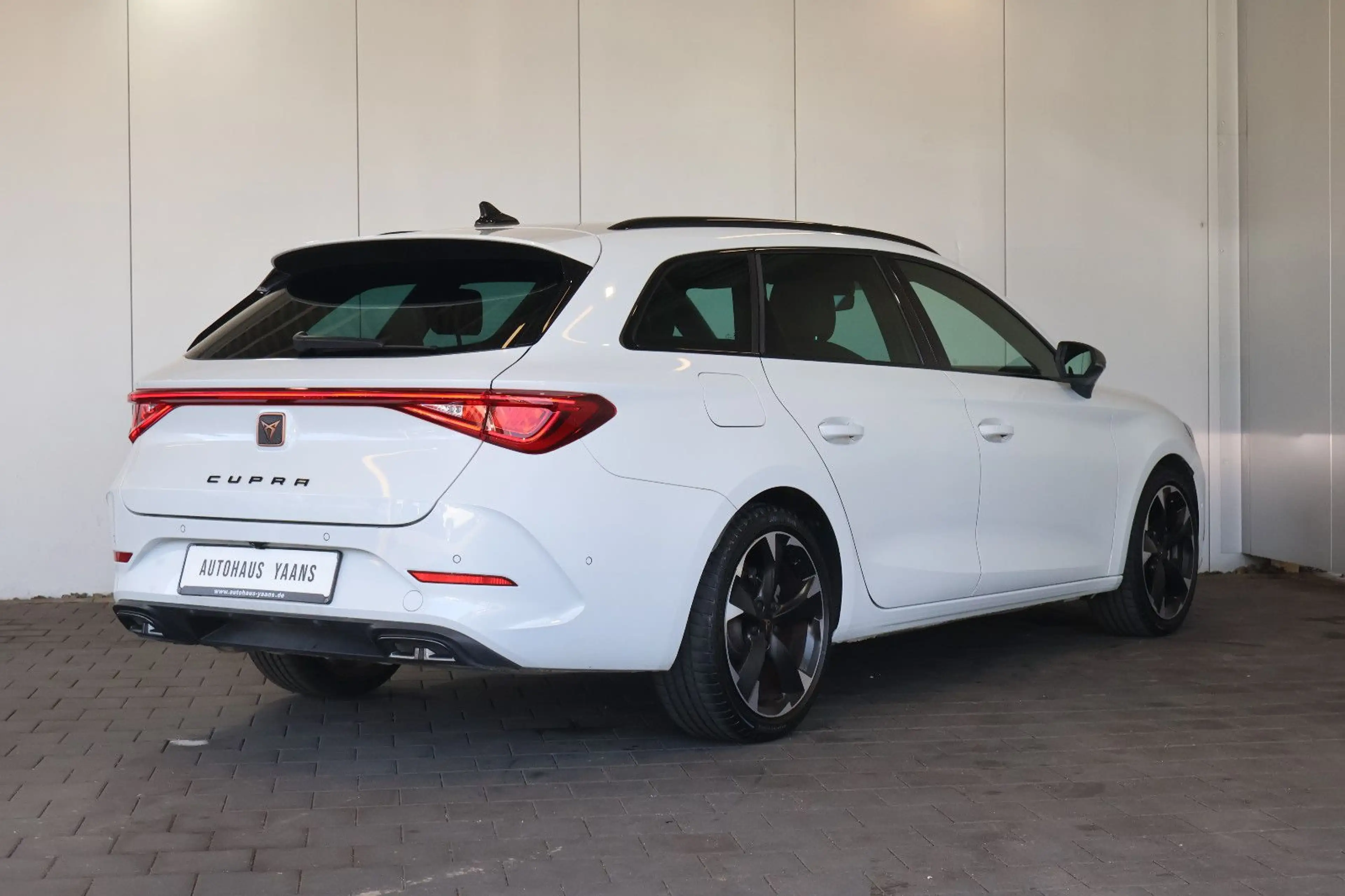 CUPRA Leon ST 1.5 eTSI AID+ACC+CARPLAY+KAM+LED+18" — photo 4