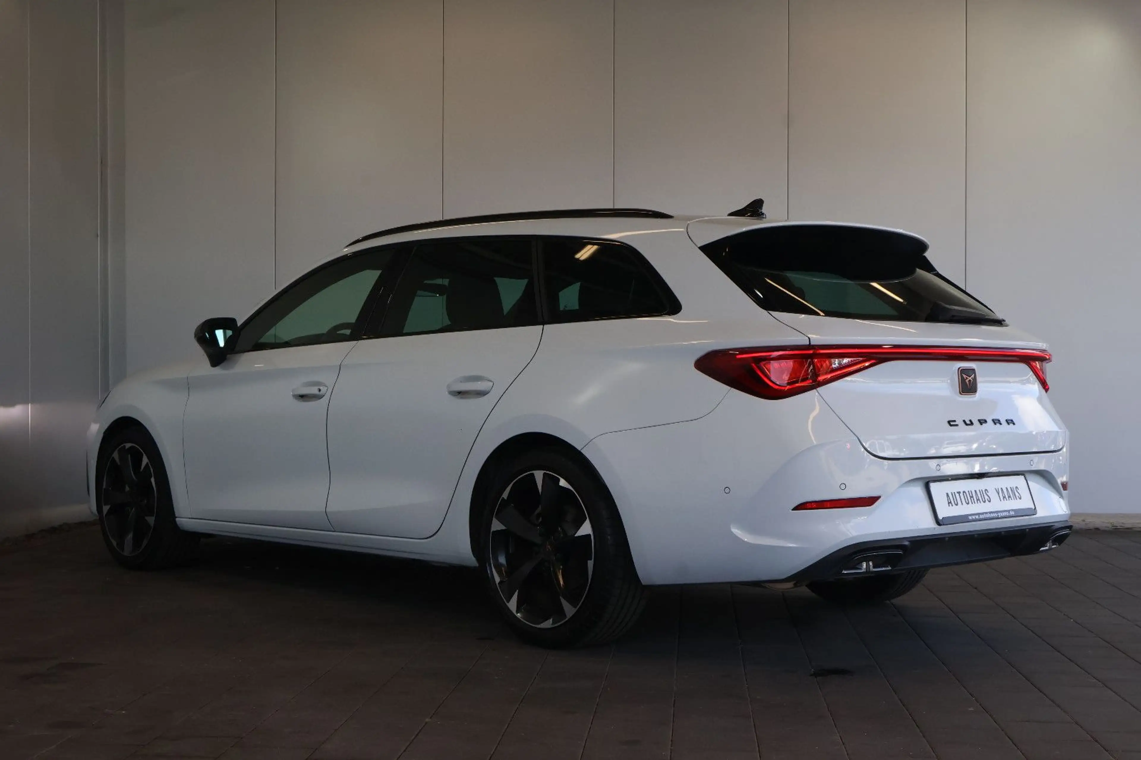 CUPRA Leon ST 1.5 eTSI AID+ACC+CARPLAY+KAM+LED+18" — photo 6