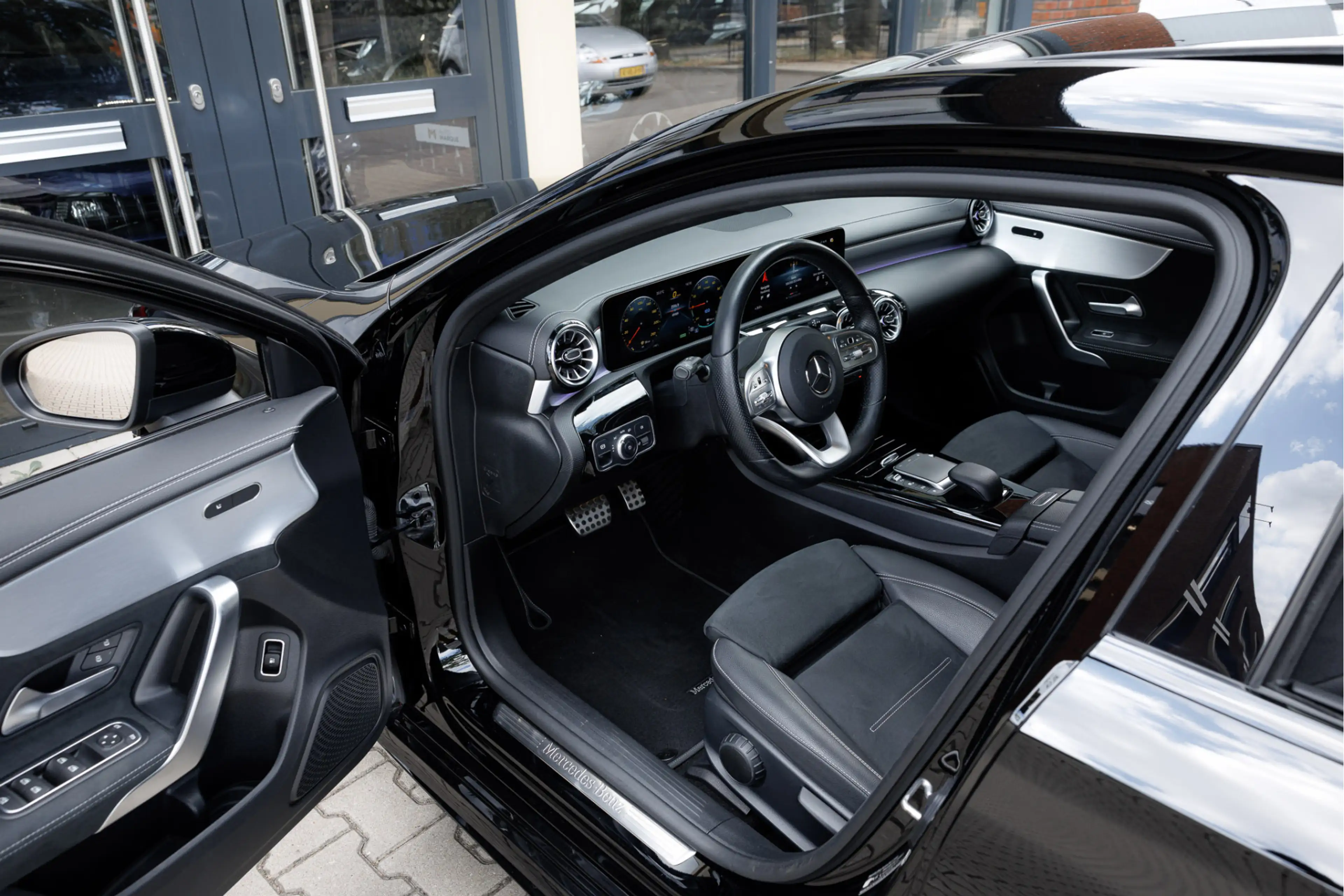 Mercedes-Benz A 250 e Aut. | Business Solution AMG Limited | Panoramad — photo 3