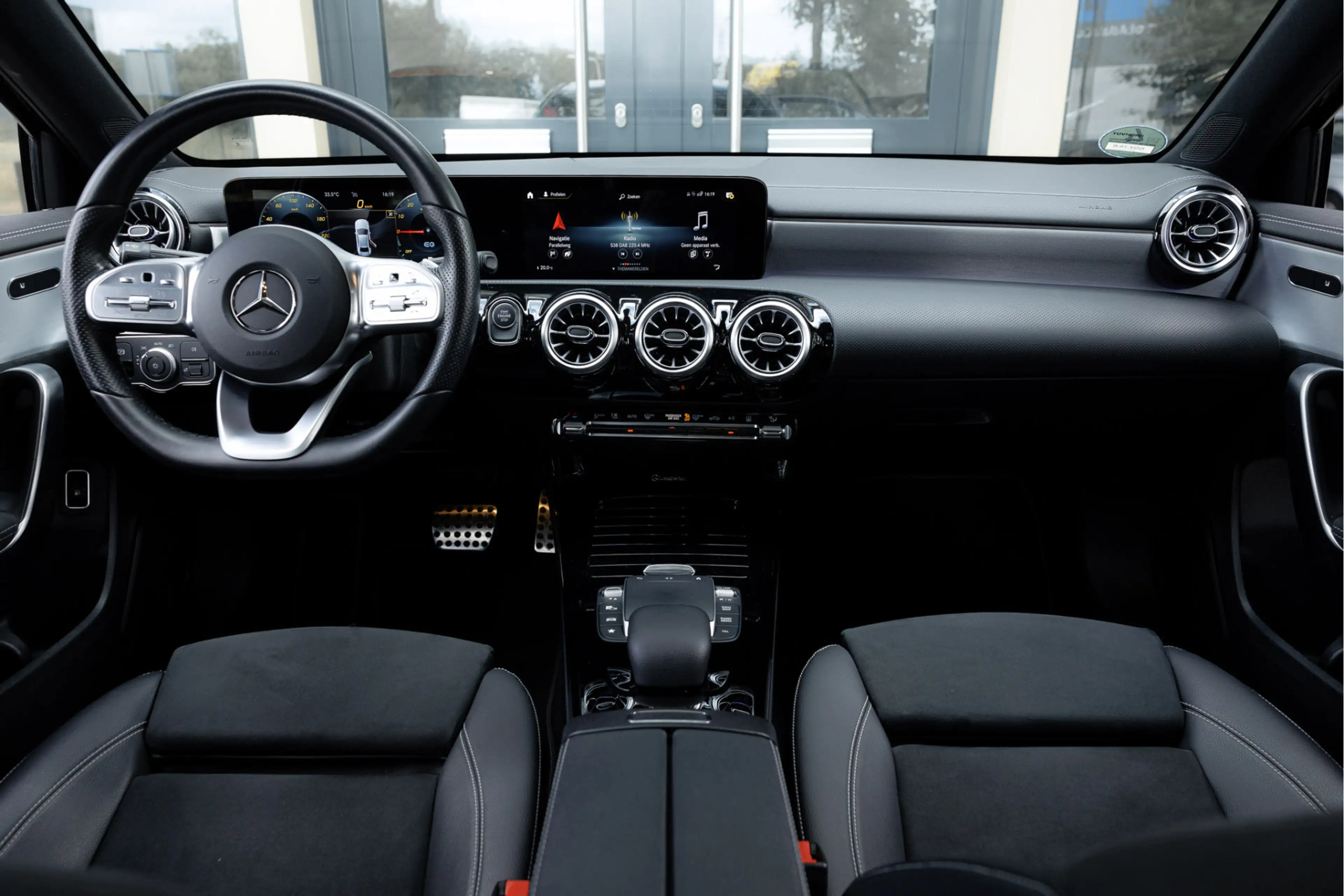 Mercedes-Benz A 250 e Aut. | Business Solution AMG Limited | Panoramad — photo 4