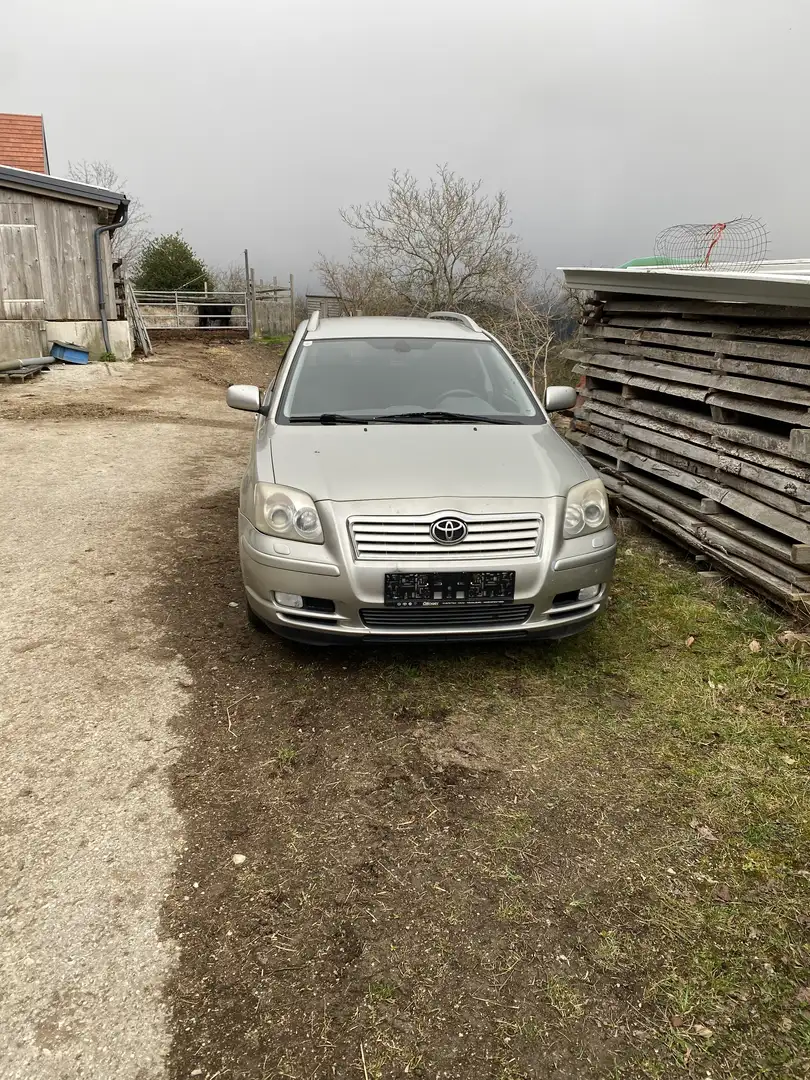 Toyota Avensis 2.0 D-4D Combi - 1