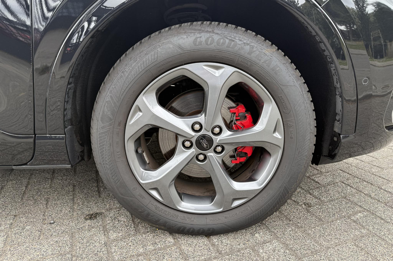 Ford Kuga 2.5 PHEV ST-Line X — photo 2