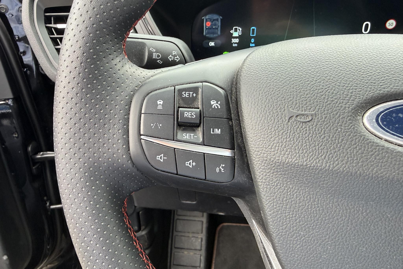 Ford Kuga 2.5 PHEV ST-Line X — photo 12