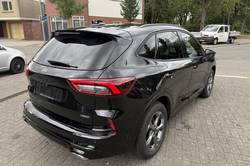 Ford Kuga 2.5 PHEV ST-Line X — photo 4