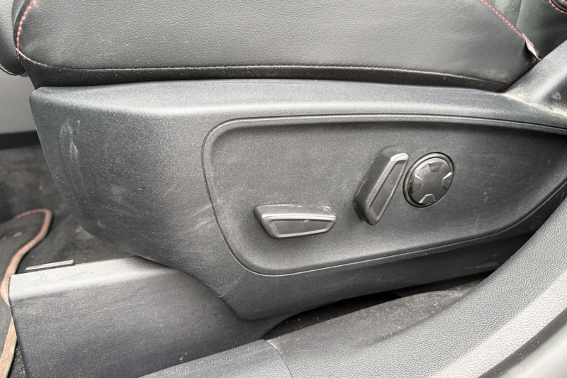 Ford Kuga 2.5 PHEV ST-Line X — photo 15