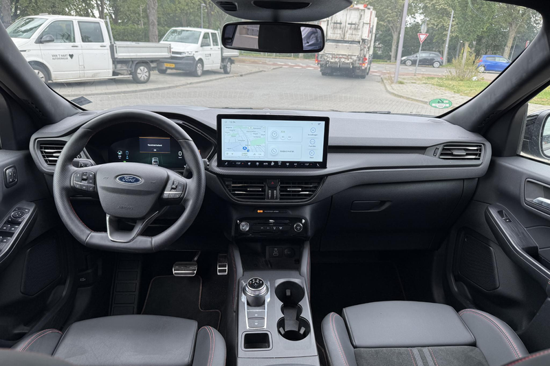 Ford Kuga 2.5 PHEV ST-Line X — photo 10