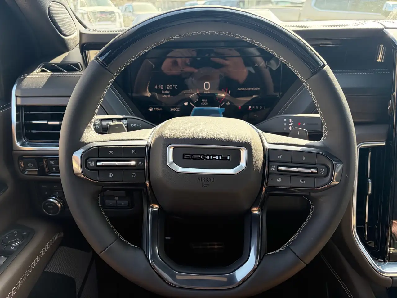 GMC Yukon снимка GMC Yukon