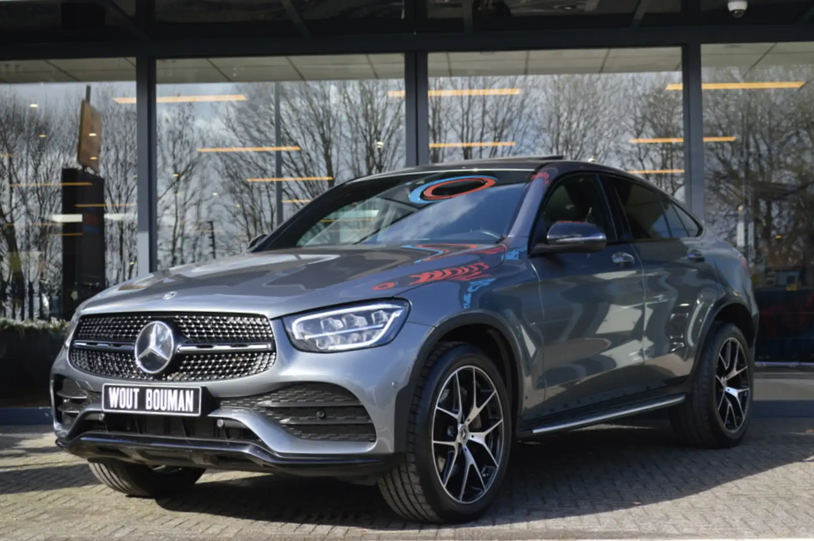 Mercedes-Benz GLC 300 Coupé 300e 4MATIC AMG Led Leder Schuifdak Memory V Grau - 2