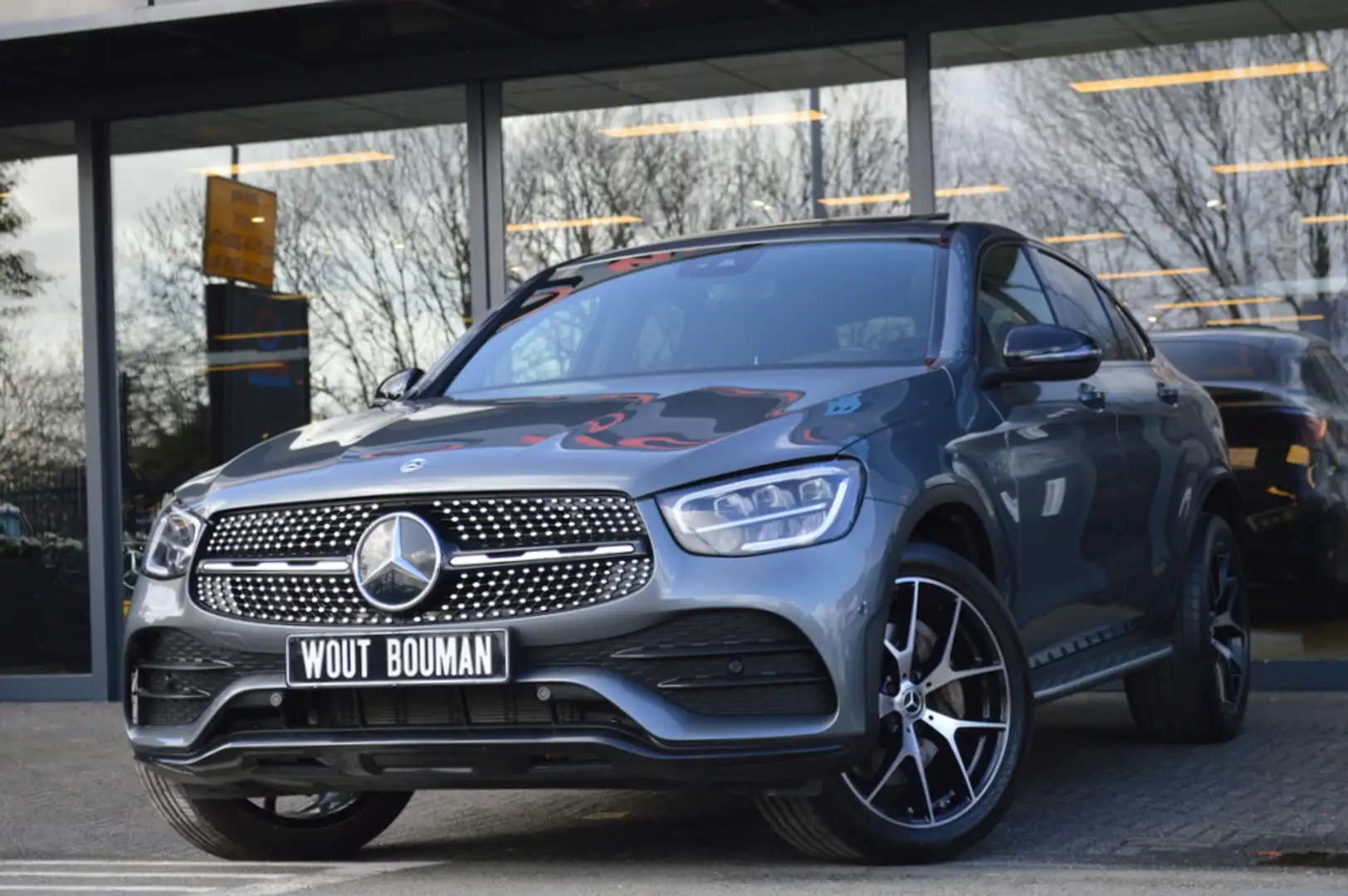 Mercedes-Benz GLC 300 Coupé 300e 4MATIC AMG Led Leder Schuifdak Memory V Grau - 1