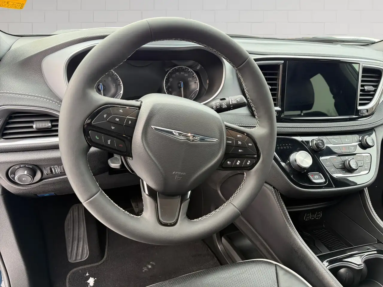 Chrysler Pacifica снимка Chrysler Pacifica