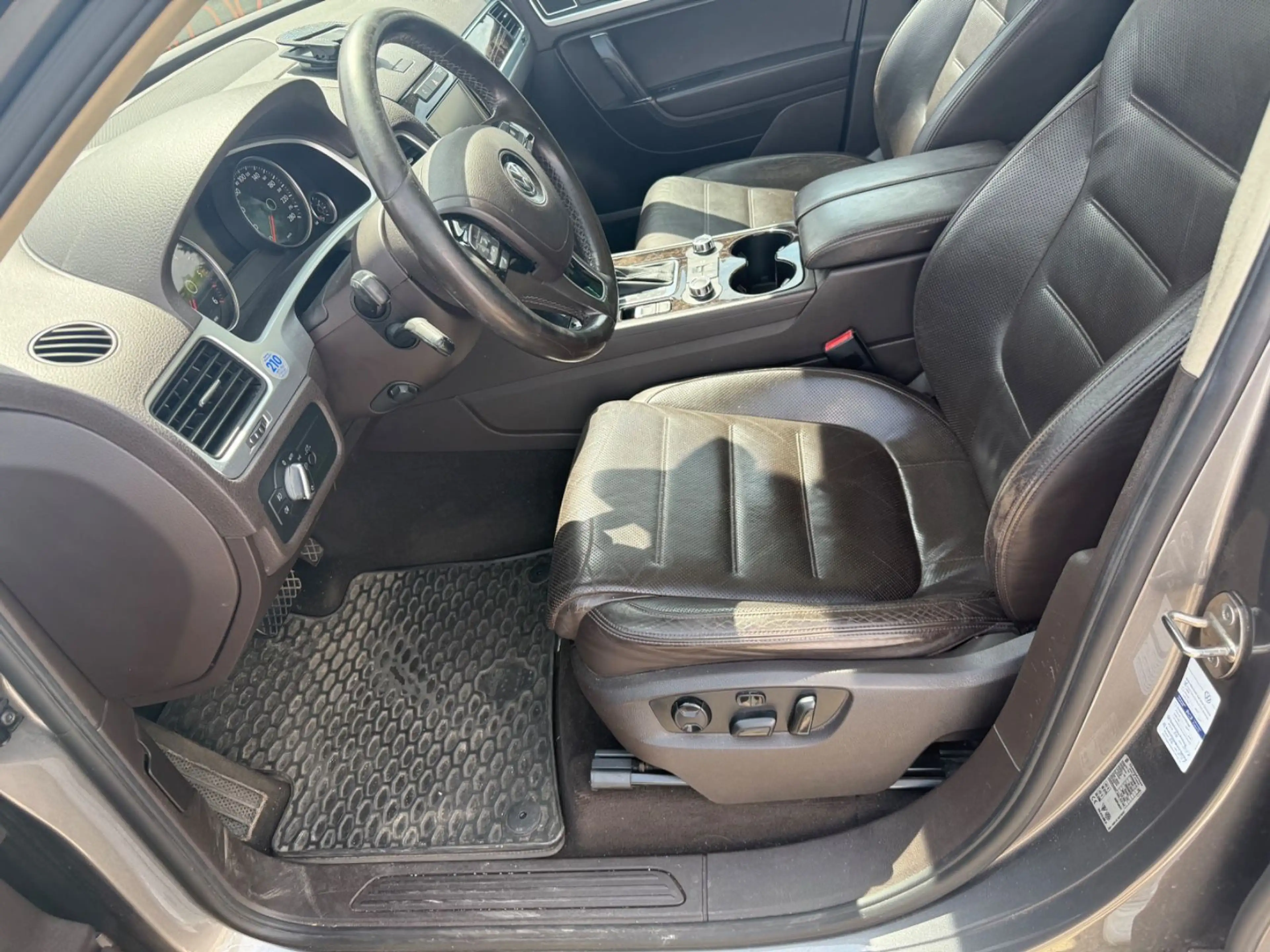 Volkswagen Touareg V6 TDI BMT+LEDER´+ELE SITZE+AUTOMATIK+BC — photo 12