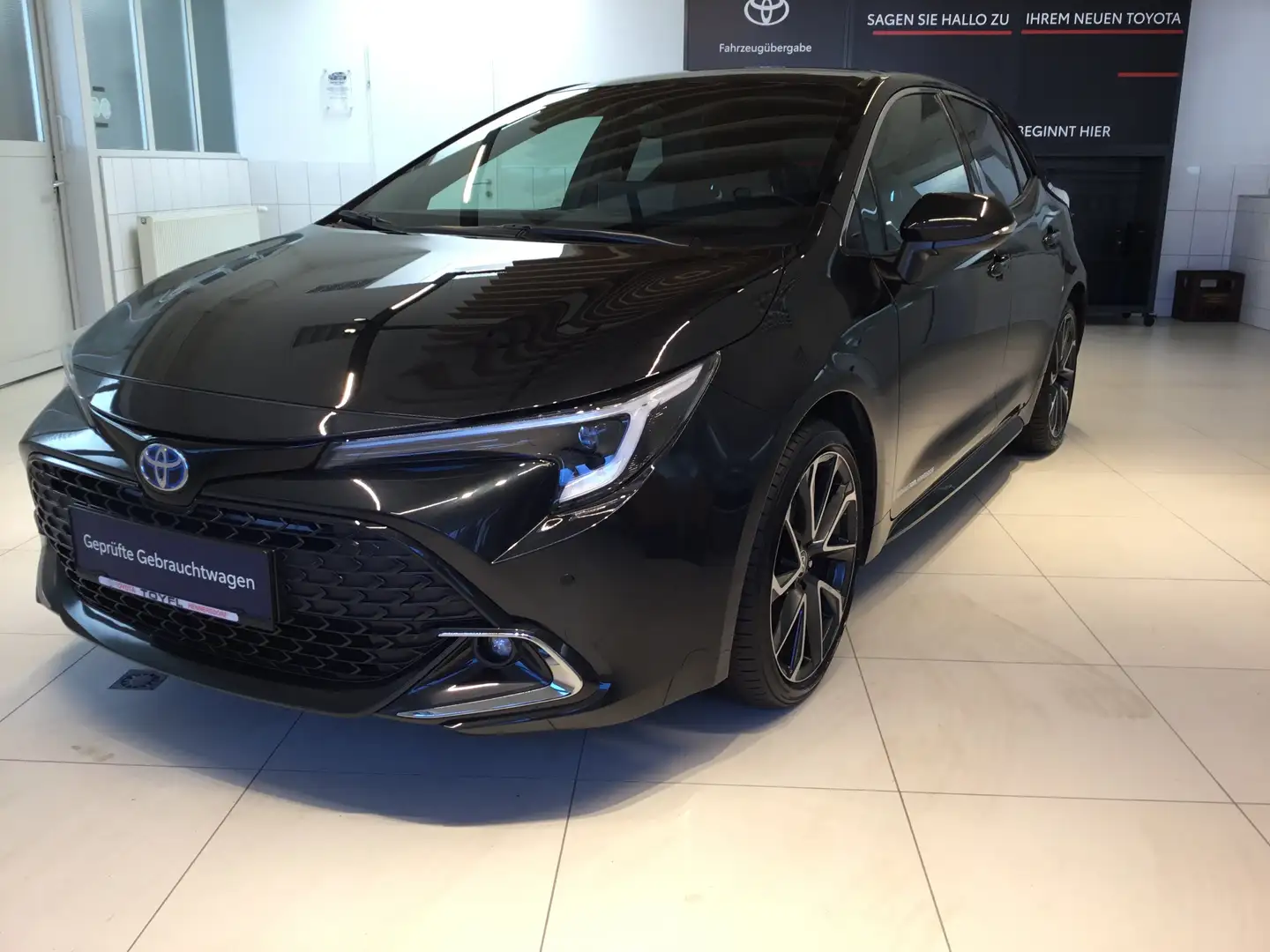 Toyota Corolla 2,0 Hybrid Lounge Schwarz - 1