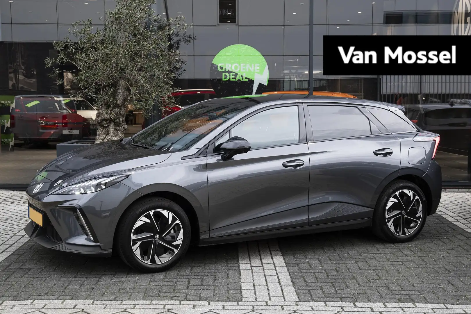 MG MG4 Electric Luxury 64 kWh | Stoelverwarming | Stuurve Grijs - 1