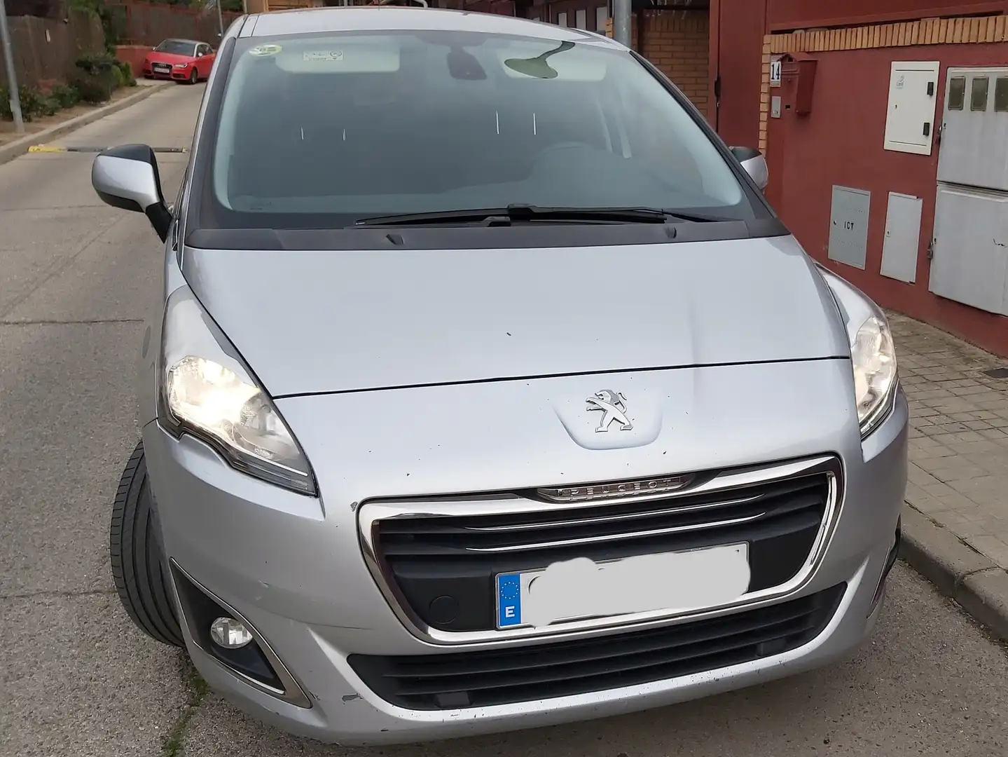 Peugeot 5008 1.6HDI Active 115 Silber - 2