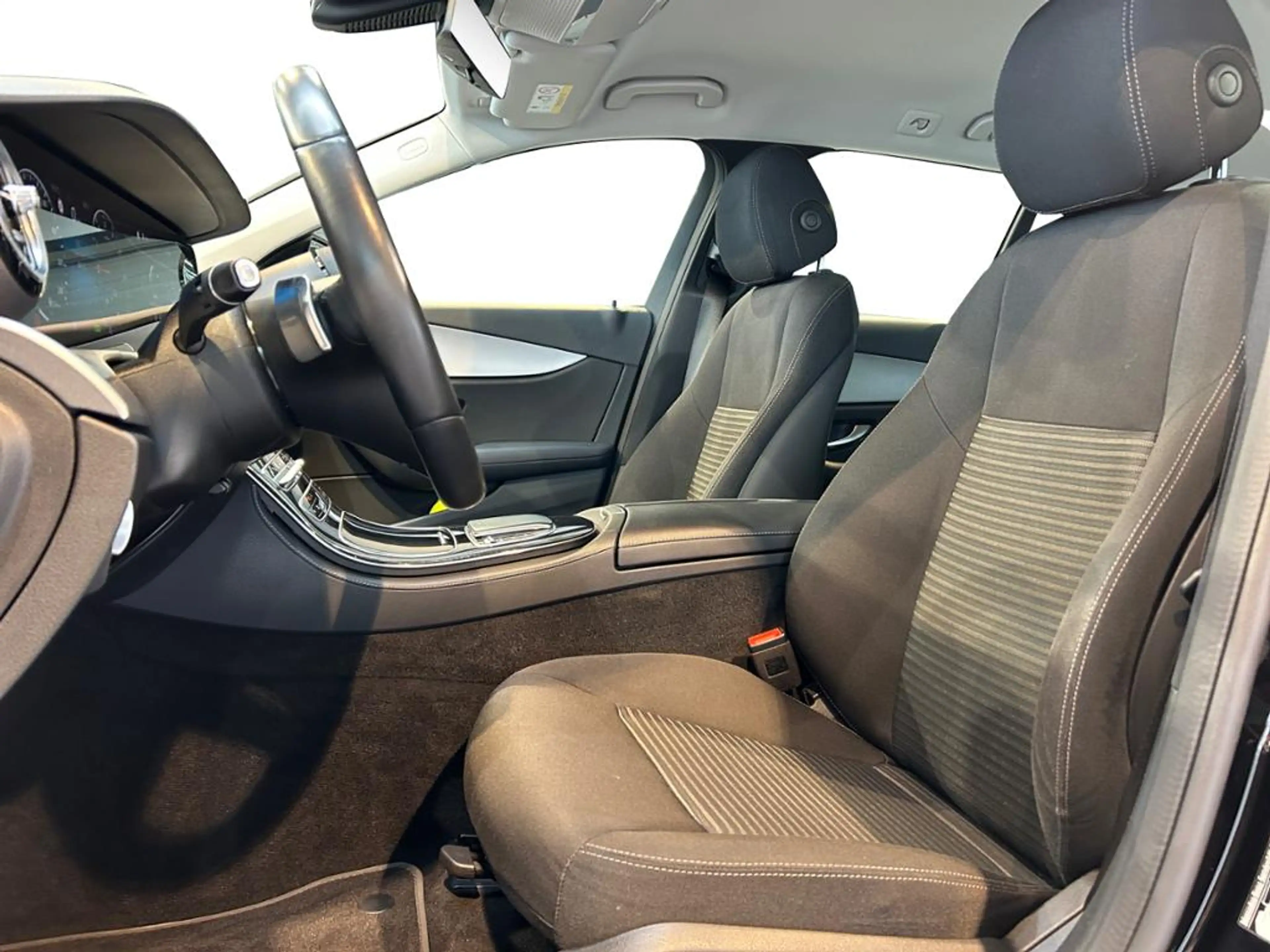 Mercedes-Benz E 300 de 4matic T Avantgarde Avantgarde+MBUX+Cam — photo 11
