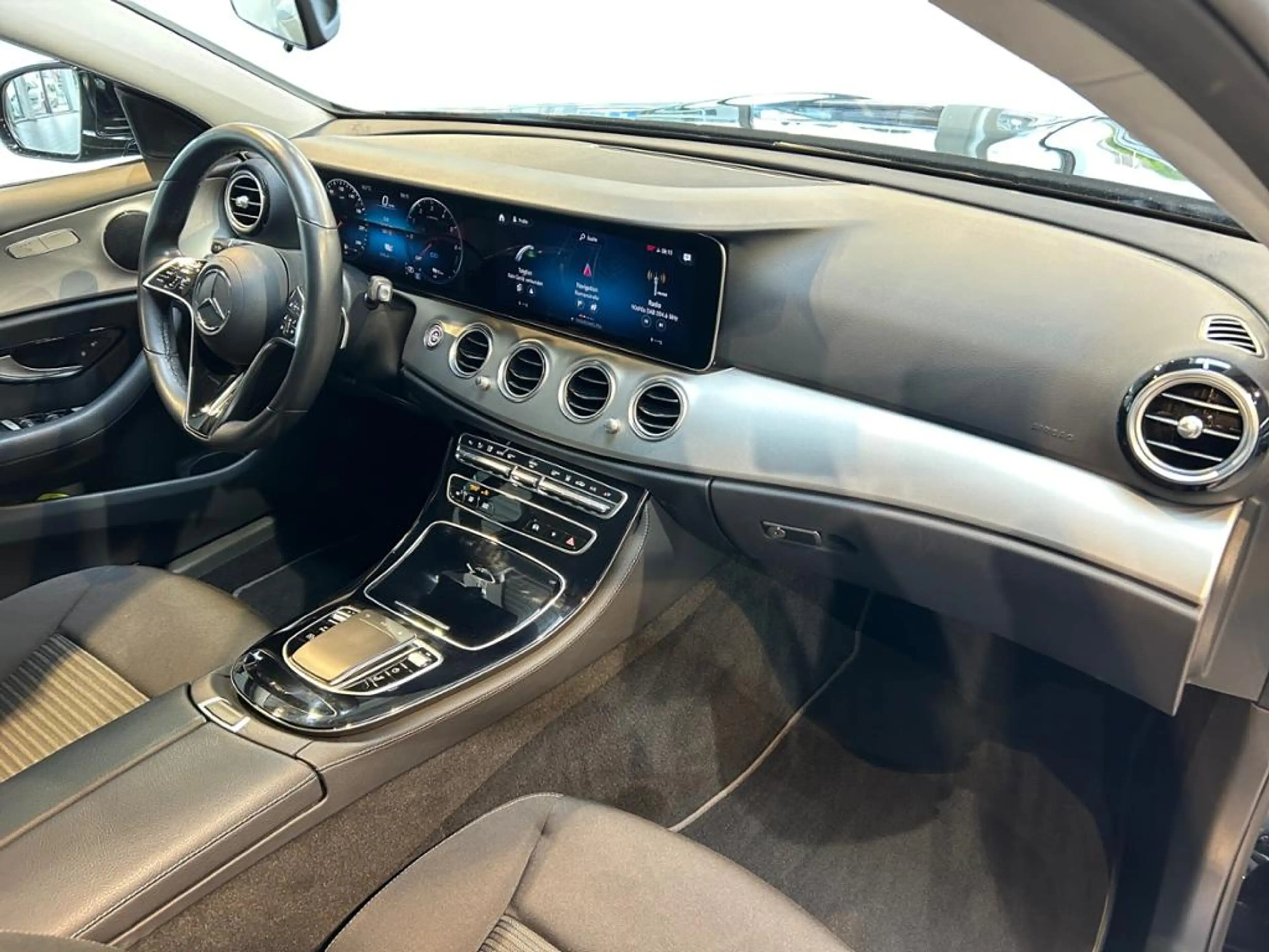 Mercedes-Benz E 300 de 4matic T Avantgarde Avantgarde+MBUX+Cam — photo 9