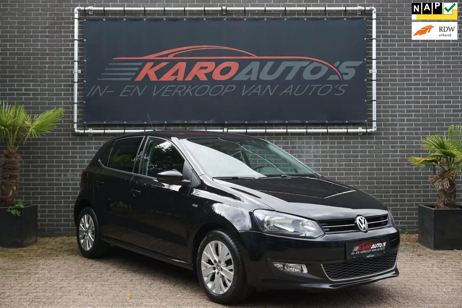 Volkswagen Polo 1.2 TSI Life Navi Cruise Clima Stoelv Pdc Lm Zwart - 1