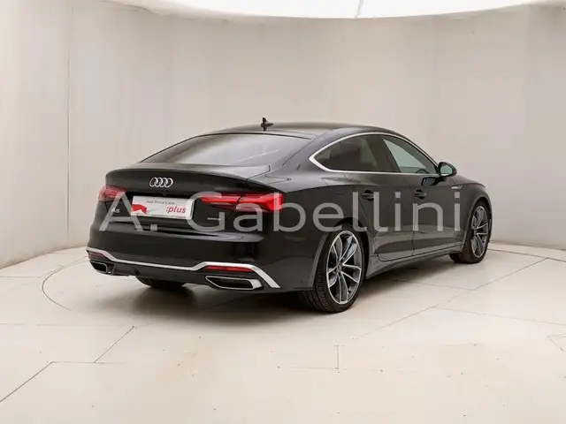 Audi A5 view 4
