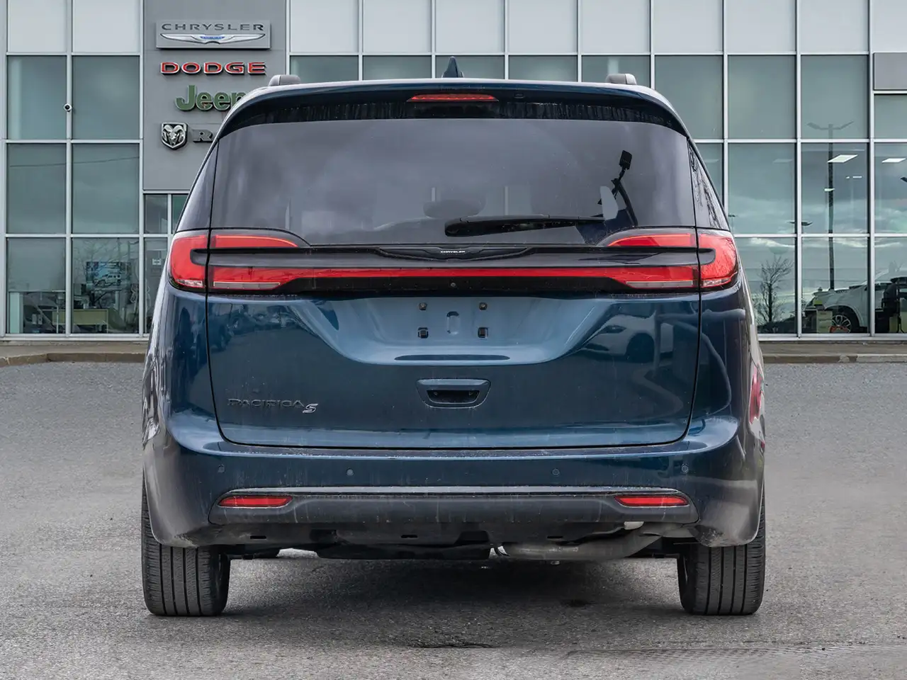 Chrysler Pacifica снимка Chrysler Pacifica