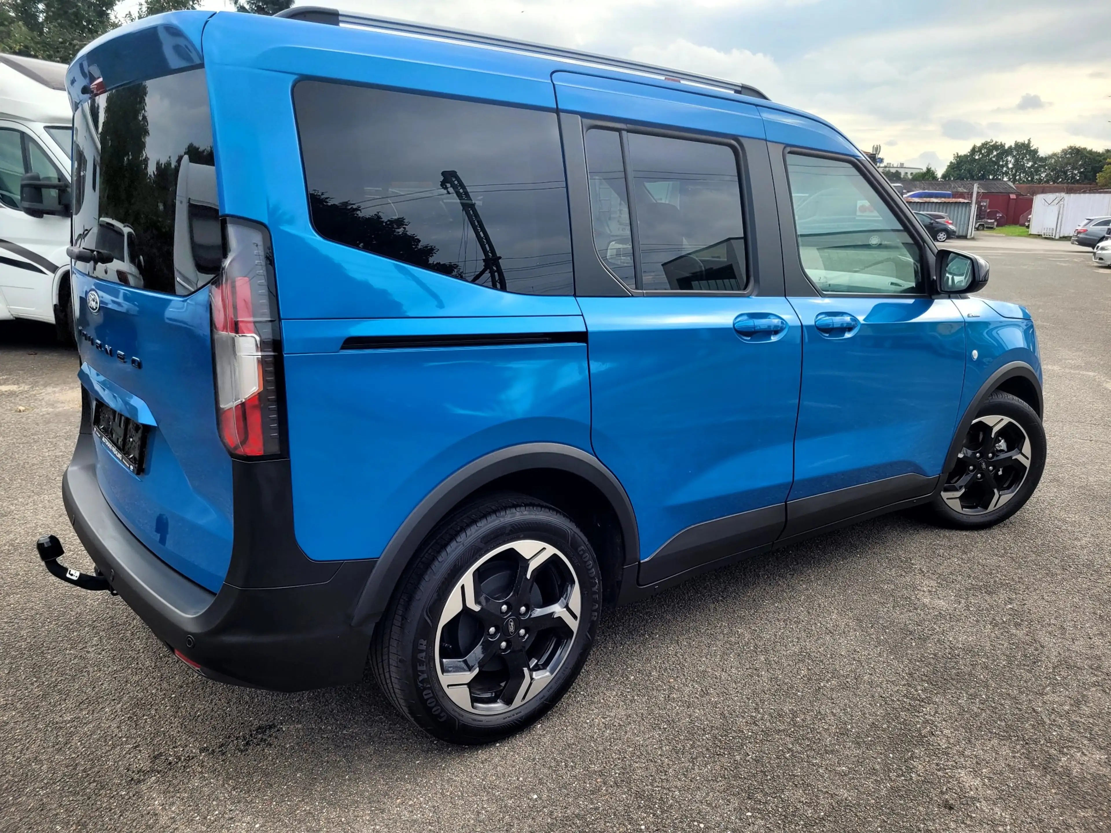 Ford Tourneo Courier 1.0 EcoBoost Active +ACC+RFK+AHK+PDC+NAVI+ — photo 5