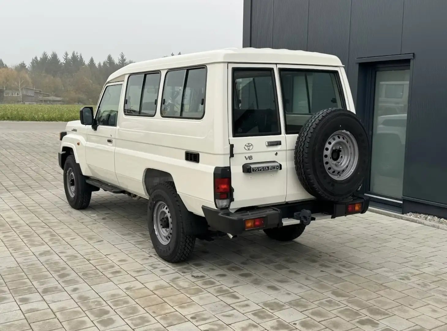 Toyota Land Cruiser GRJ 78 Weiß - 2