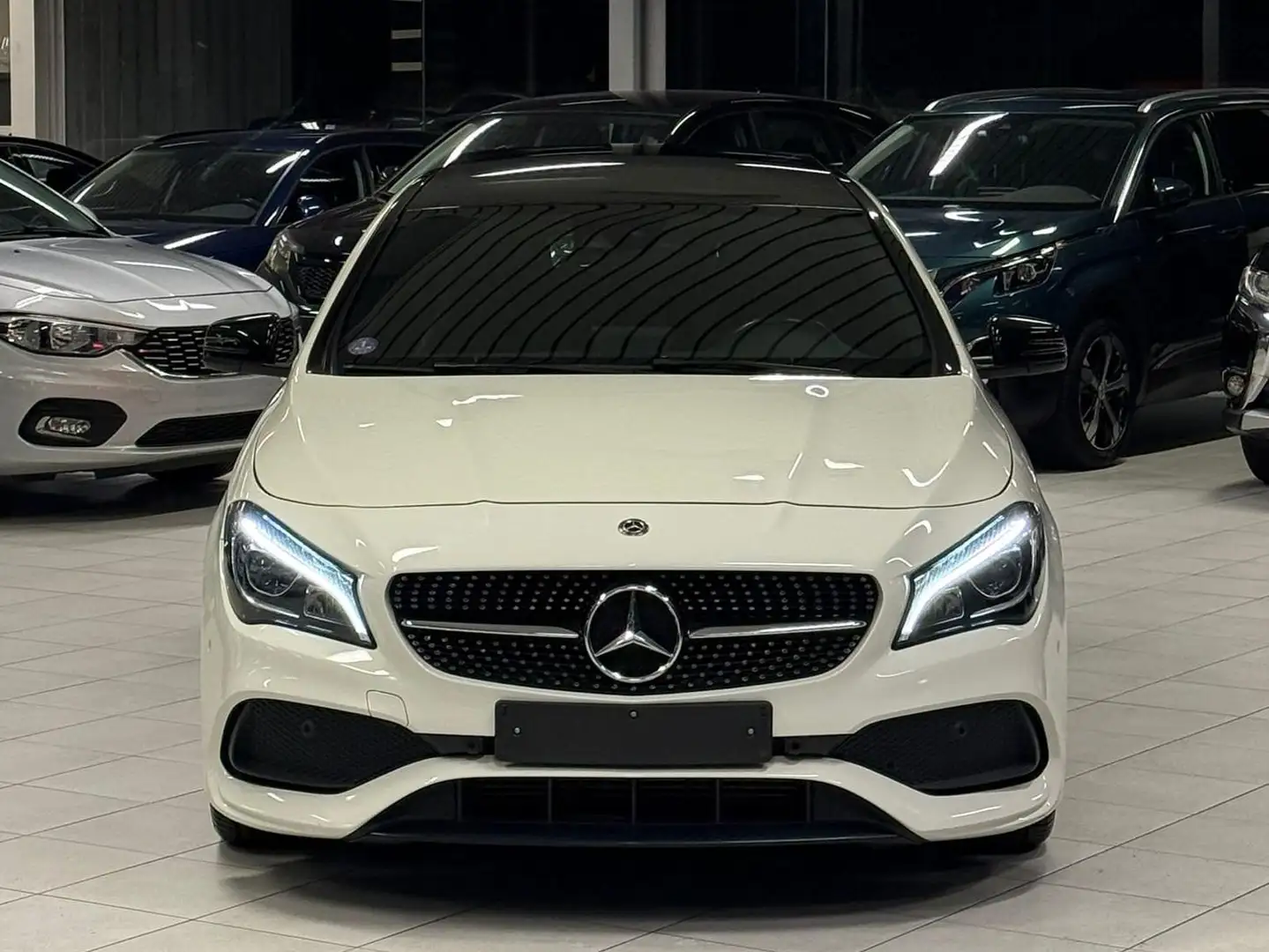 Mercedes-Benz CLA 180 AMG Pack 1.6i 90kw Euro 6b Année 2017, 74.000KM Blanc - 2