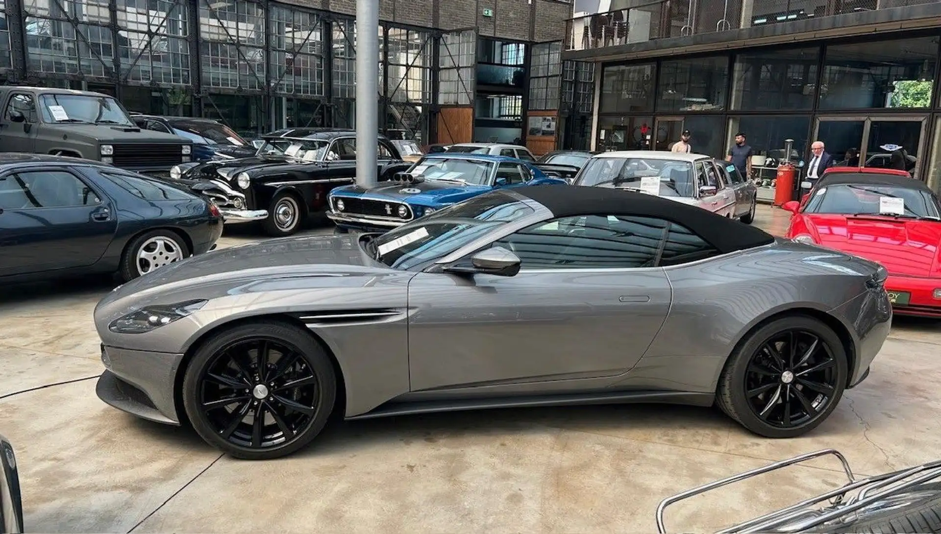 애스턴마틴 DB11 V8 2020 회색 사진 3