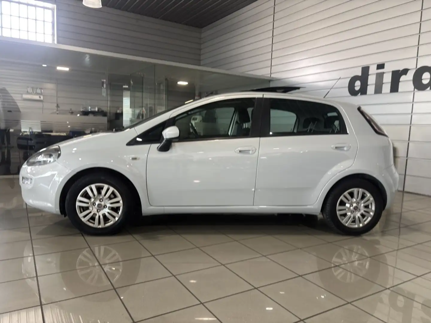 Fiat Punto 1.3Mjt Lounge 70kW Gris - 2
